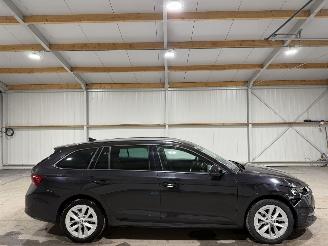 Damaged car Skoda Octavia 1.0eTSI 81kW Automaat Business Edition 2022/2