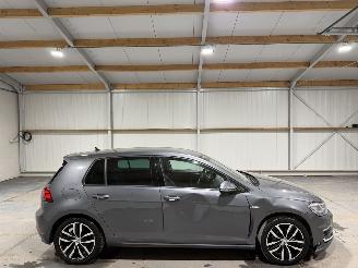 Vaurioauto  passenger cars Volkswagen e-Golf 36kWh 100kW Automaat E-Dition 2020/4
