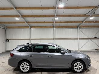 Vaurioauto  passenger cars Skoda Octavia 1.4TSI ivPHEV 110kW Automaat Edition 2024/6
