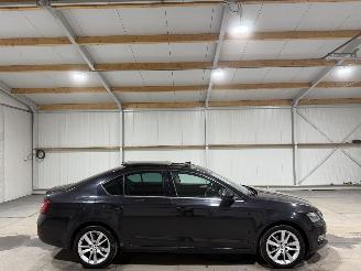 Vaurioauto  passenger cars Skoda Octavia 1.0TSI 85kW Automaat  Style Business Panoramadak 2019/1