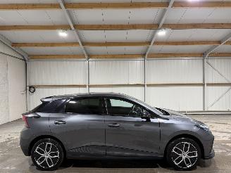 Damaged car MG MG4 77kWh Extended Range 180kW Trophy 2023/12