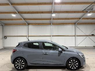 damaged passenger cars Renault Clio 1.0TCE 67kW Zen 2021/8
