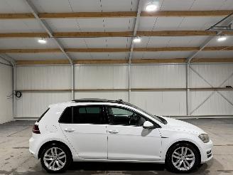 Damaged car Volkswagen Golf 1.4TSI 103kW Automaat Pano ACT Highline Pano 2014/5