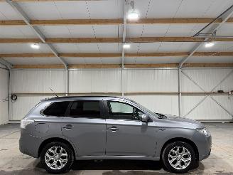 Vaurioauto  passenger cars Mitsubishi Outlander 2.0PHEV 89kW Automaat Executive Edition 2014/10