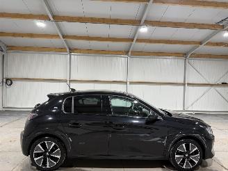 Damaged car Peugeot e-208 50kWh  GT Pack Panoramadak 2020/12