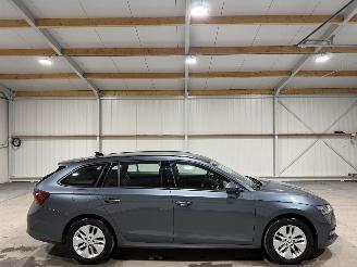 Vaurioauto  passenger cars Skoda Octavia 1.0 e-TSI 81kW Automaat Business Edition 2021/4
