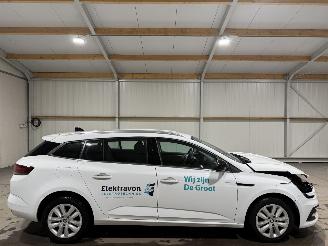 uszkodzony samochody osobowe Renault Mégane 1.3TCe 103kW Automaat Equilibre 2024/3