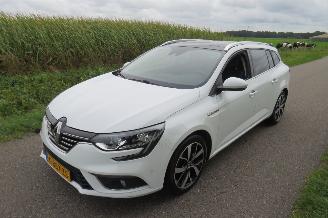 Unfallwagen Renault Mégane 1.3 116pk  TCe Bose Navigatie Sport stoelen  186.000km nap Leer Sport [  2020 2020/3
