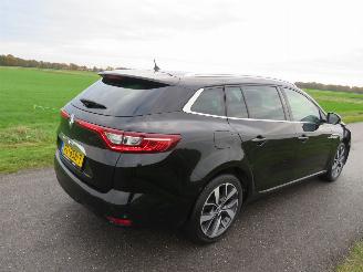 Schadeauto Renault Mégane 1.6 Dci 131pk Serie Signature Exclusive   Bose 2017 Camera Navigatie Clima  leer Stoelverwarming 2017/11