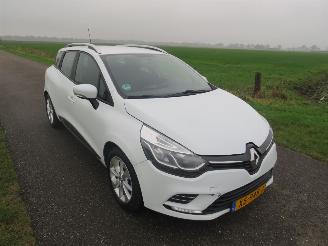 Renault Clio 0.9 TCe Zen 2019  Navigatie Airco   [ parkeerschade Bumper picture 7