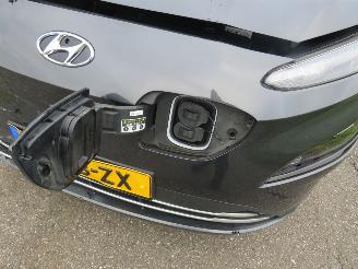 Hyundai Kona 39 kw Automaat  Elektrisch 2021  40.000km Camera Navigatie  stoelverwarmig  nieuwstaat picture 12