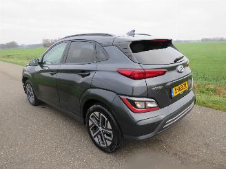 Coche accidentado Hyundai Kona 39 kw Automaat  Elektrisch 2021  40.000km Camera Navigatie  stoelverwarmig  nieuwstaat 2021/9