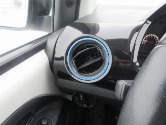 Volkswagen Up! 1.0 High Up  5drs Airco Navigatie 08-2014 Parkeerschade Bumper voor picture 23