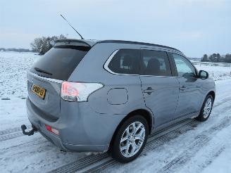 skadebil auto Mitsubishi Outlander 2.0 PHEV Automaat Elektrisch/ Benzine 4x4 Instyle 170.000km nap  [ top topstaat 2014/8