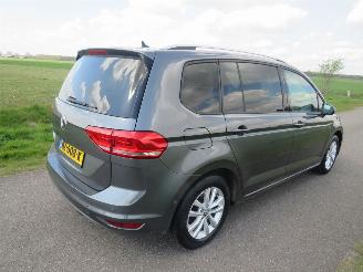 Damaged car Volkswagen Touran 1.4 TSi  150pk 7 PERSOONS Camera Navigatie  2016  140.000km stoelverwarming 2016/5