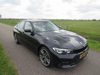 damaged passenger cars BMW 3-serie 320D Aut  190 PK M Edition High Executive Edition  2020 Sedan camera navigatie clima 2020/8