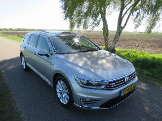 Schadeauto Volkswagen Passat 1.4 TSI GTE 156 pk Aut  Hybride Benzine Electrich  Connected Series Plus[ nieuw nieuw staat 2016/11