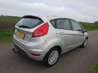 Coche accidentado Ford Fiesta 1.2 Limited 2010-11 Airco 5 Drs  PARKEERSCHADE 2010/11
