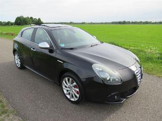 damaged passenger cars Alfa Romeo Giulietta 1.4 Turbo 120pk progresion 211.000km nap 5Drs  Leer Clima Schuifdak 2011/3