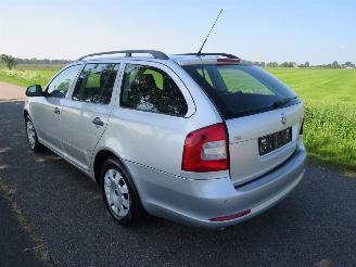 Skoda Octavia 14 TSI 109.000KM Airco 2010 parkeerschade picture 6