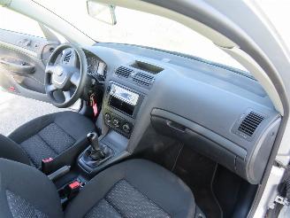 Skoda Octavia 14 TSI 109.000KM Airco 2010 parkeerschade picture 14