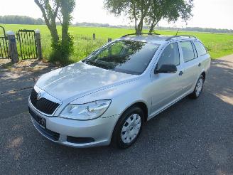 damaged passenger cars Skoda Octavia 14 TSI 109.000KM Airco 2010 parkeerschade 2010/4