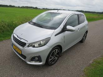 Peugeot 108 1.2 VTI Allure  192.000km  Orgineel Navigatie  Airco  2014 schadevrij picture 14