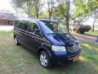 krockskadad bil camper Volkswagen  Multvan Vip Bus Camper 2.5  174pk Automaat Luchtvering Lang Dubbel schuifdeur 2009/10