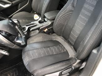 Peugeot 308 308 SW 1.2 PureTech Blue Lease Executive picture 18