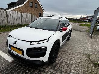 krockskadad bil auto Citroën C4 cactus 1.2 puretech shine 2016/3
