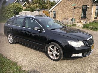 skadebil auto Skoda Superb 2.0 TDi combi  ambition 2010/9