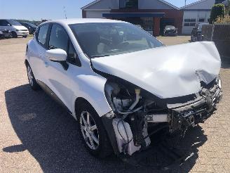 Vaurioauto  passenger cars Renault Clio clio 1.2 2013/12