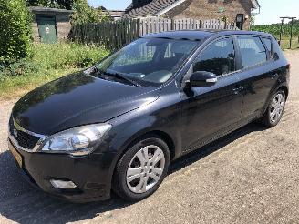 skadebil auto Kia Ceed 1.4 VVT X-ecutive 2010/1