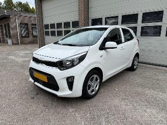 Damaged car Kia Picanto 1.0 DPi Comfortline Airco Cruise 2023/6
