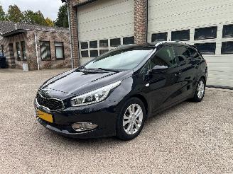 Schadeauto Kia Ceed 1.6 GDI Comfortline Navi Airco NAP 2015/7