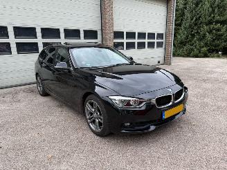 Vaurioauto  passenger cars BMW 3-serie 320i High Executive Automaat Pano 2017/12