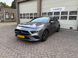 Unfallwagen Mercedes A-klasse 180 Business Line Automaat Navi Clima NAP ! 2023/4