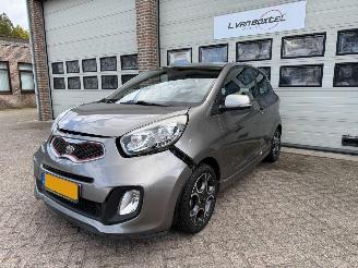 Damaged car Kia Picanto 1.2 CCVT Comfort Pack Automaat Airco 55888 Km NAP ! 2011/9