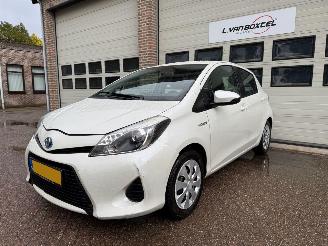 damaged passenger cars Toyota Yaris 1.5 Full Hybrid Aspiration Automaat Navi Clima 92628 Km ! 2013/7