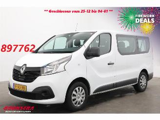 skadebil bedrijf Renault Trafic Passenger 1.6 dCi Expression 9-Persoons Airco Bluetooth 2017/10