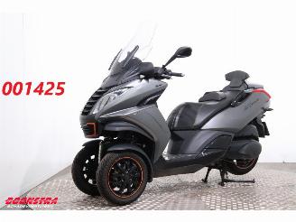 Vaurioauto  motor cycles Peugeot Metropolis RS 2013/10