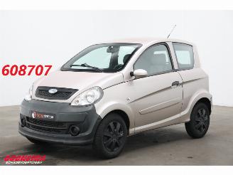 krockskadad bil brommobiel Microcar  M.GO S-5000 Cream Leder 2010/11