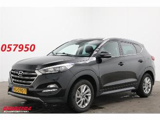 Coche accidentado Hyundai Tucson 1.6 GDi Comfort Navi Clima Cruise Camera SHZ PDC AHK 2015/10
