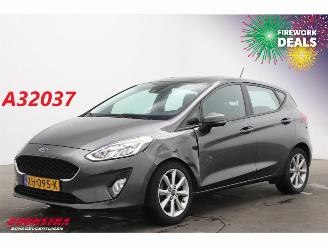 Schadeauto Ford Fiesta 1.1 Trend 5-DRS Navi Airco Cruise PDC 2019/2