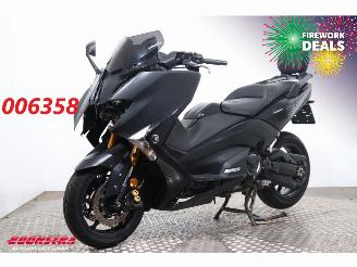 damaged motor cycles Yamaha  T-Max 530 Black Max Akrapovic 2017/8