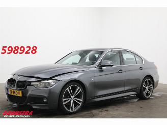 krockskadad bil auto BMW 3-serie 318i M-Sport Aut. LED Leder Navi Clima Cruise SHZ 120.976 km! 2018/3