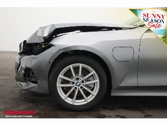 BMW 3-serie 330e Schuifdak 360° LED Cruise SHZ 4.216 km! picture 11