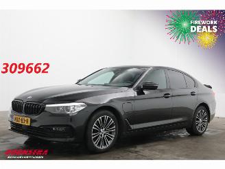 Schadeauto BMW 5-serie 530e iPerformance Sport Line Schuifdak LED ACC SHZ PDC 2018/12