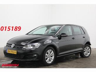 damaged passenger cars Volkswagen Golf 1.0 TSI Comfortline Navi Clima Cruise Camera PDC AHK 74.205 km! 2017/1