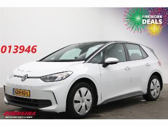 damaged passenger cars Volkswagen ID.3 Pure Oranje Edition 52 kWh LED ACC Apple/Android LRHZ SHZ 2025/1